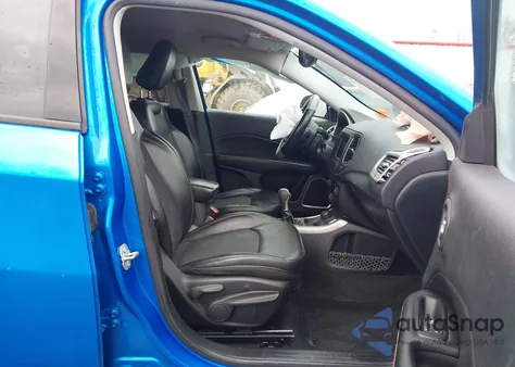 2018 Jeep Compass Latitude 4X4 из США, поврежденный, VIN 3C4NJDBBXJT155037